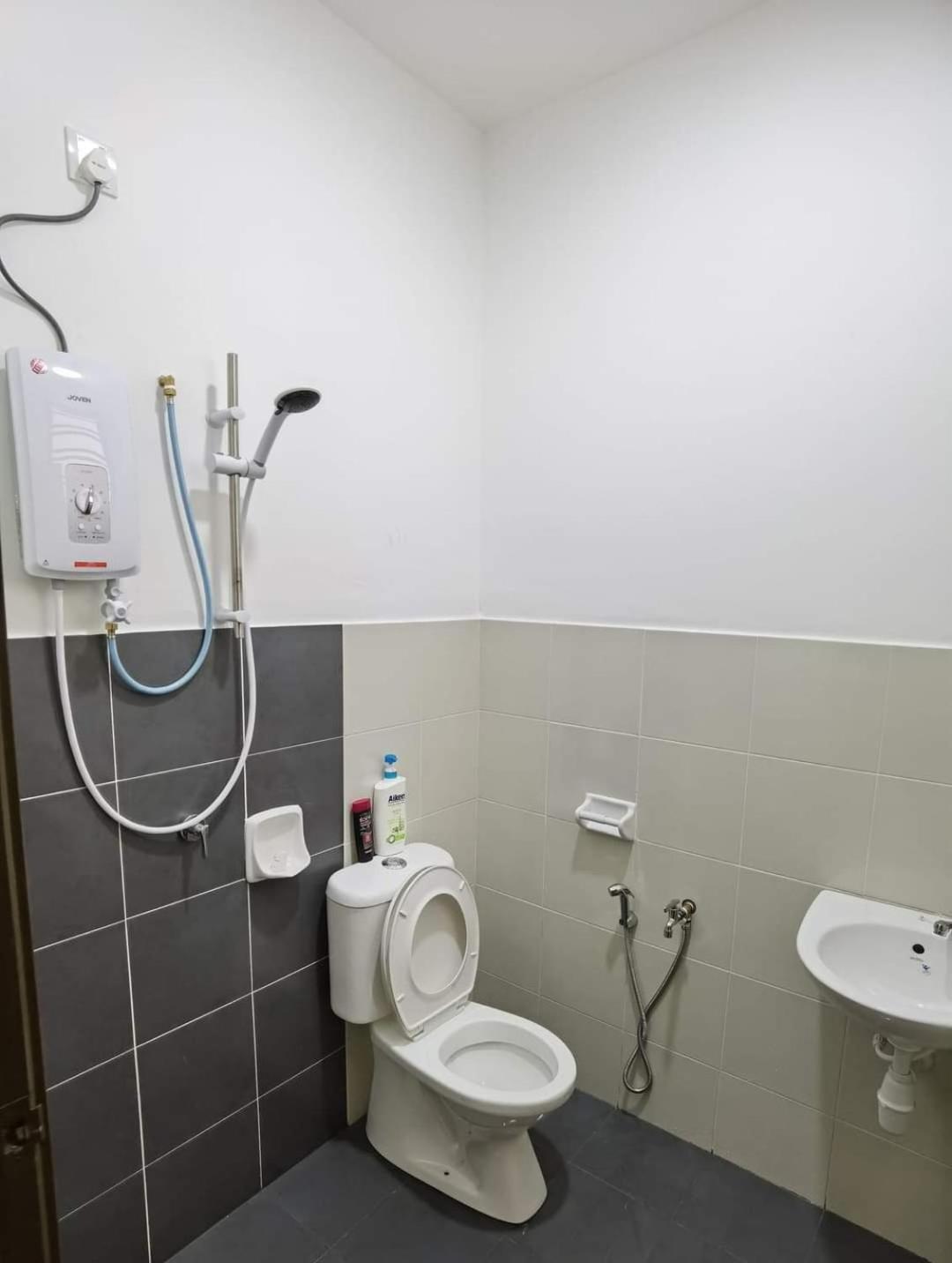 Infinity Homestay Bandar Cemerlang Ulu Tiram Eksteriør bilde